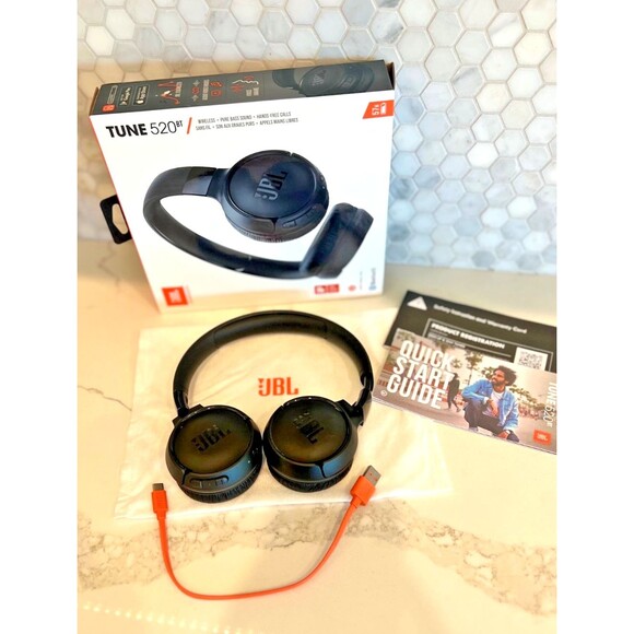 JBL Tune 520BT Wireless Bluetooth On-Ear Headphones With Built-In Microphone NEW - Picture 1 of 12